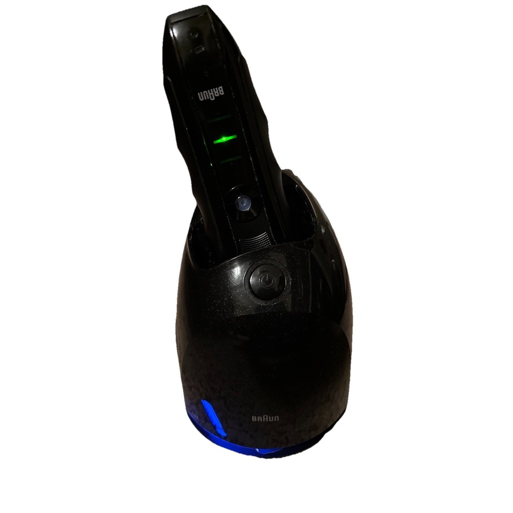 Braun Series 5 5769 Shaver S5‎ Wet Dry Razor With Cleaning Center Tested